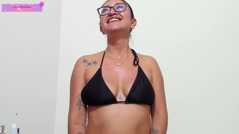 Mia  online show from 09.30.25