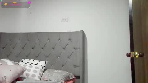 Mia  online show from 10.21.25