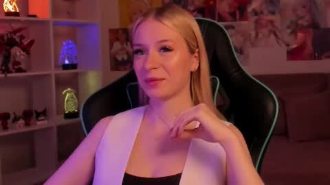 Mia online show from 11.13.25