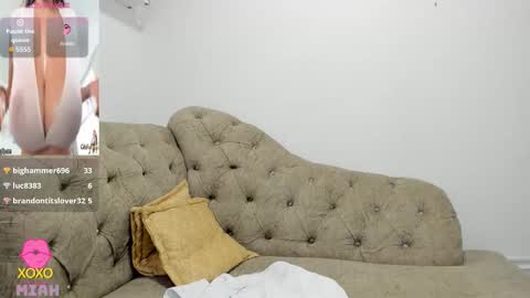 Miah Collins online show from 12.05.25