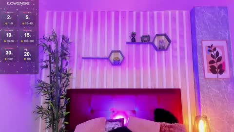 Snapshot of miah_connor chatting on 12.15.24 Mia Connor online show from 12.15.24