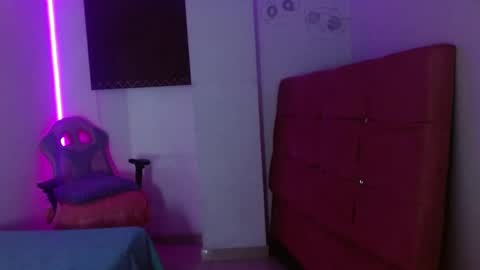 MIA VELEZ online show from 01.08.25