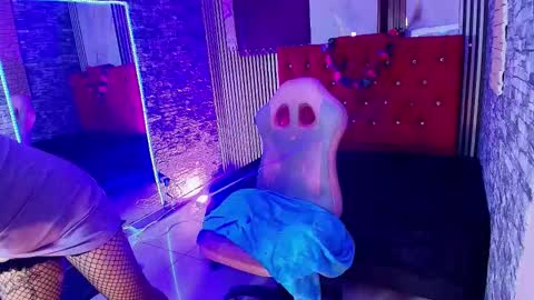 MIA VELEZ online show from 11.17.25