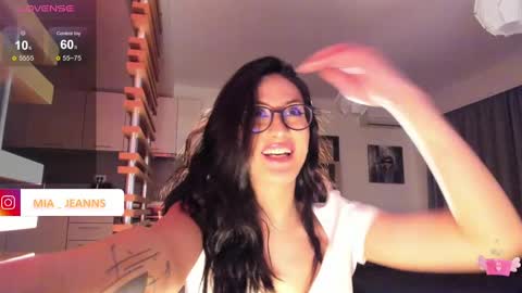 Mia online show from 02.17.25