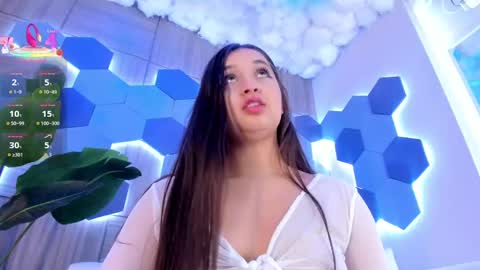 Mia  online show from 09.25.25