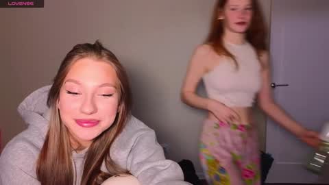 Snapshot of miakeler chatting on 02.05.25 milanaaaa online show from 02.05.25