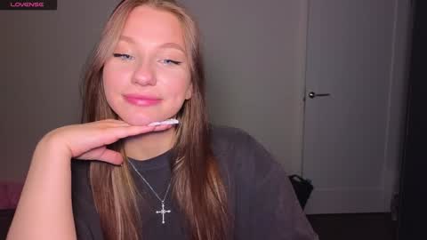 Snapshot of miakeler chatting on 02.05.25 milanaaaa online show from 02.05.25