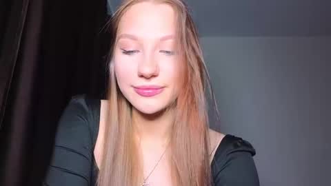 Snapshot of miakeler chatting on 02.12.25 milanaaaa online show from 02.12.25