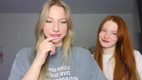 Snapshot of miakeler chatting on 03.12.25 milanaaaa online show from 03.12.25