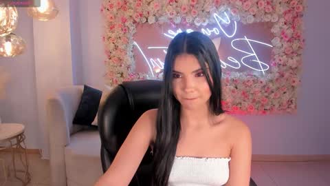 Snapshot of mialaurence_ chatting on 10.05.25 Call me Mia  online show from 10.05.25