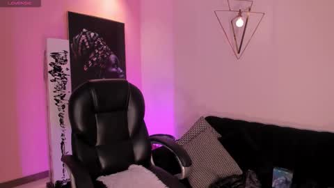 Snapshot of mialaurence_ chatting on 10.27.25 Call me Mia  online show from 10.27.25