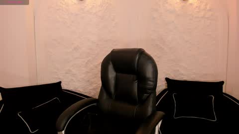 Snapshot of mialaurence_ chatting on 04.29.26 Call me Mia online show from 04.29.26