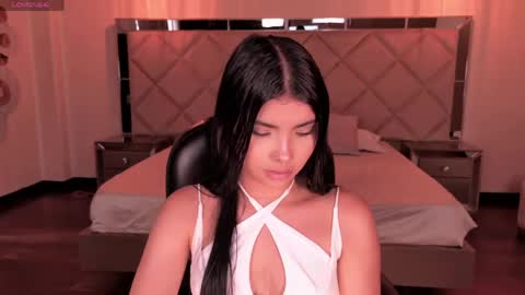 Snapshot of mialaurence_ chatting on 05.05.26 Call me Mia online show from 05.05.26