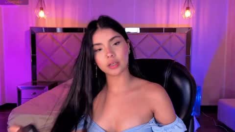 Snapshot of mialaurence_ chatting on 05.08.26 Call me Mia online show from 05.08.26