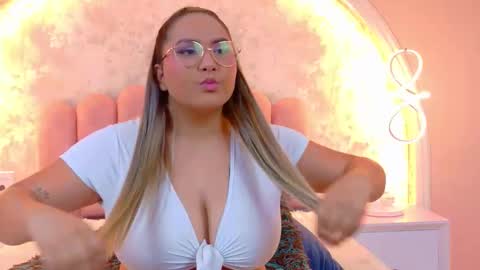 Snapshot of mialaurents chatting on 02.10.26 Mia online show from 02.10.26