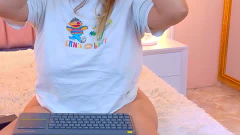 Snapshot of mialaurents chatting on 02.27.26 Mia online show from 02.27.26