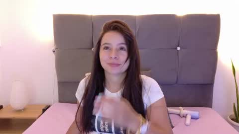 Snapshot of miamackleyn_ chatting on 06.15.26 MIA online show from 06.15.26