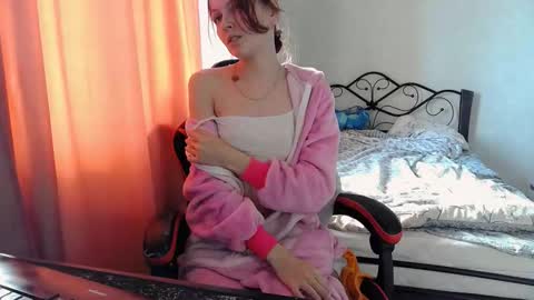 Mia online show from 03.24.26