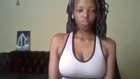 Snapshot of miami_muffin chatting on 04.30.26 Muffin online show from 04.30.26