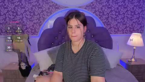 Snapshot of miamontoya chatting on 10.13.25 Mia   -5 7001400 Follow  online show from 10.13.25