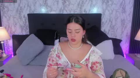 Mia   -5 7001400 Follow  online show from 05.20.26