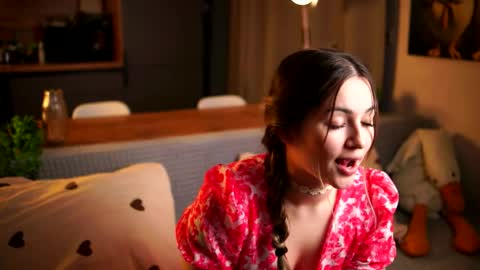 Mia online show from 06.07.26