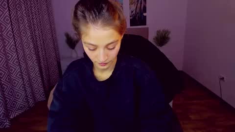 Mia online show from 12.22.24