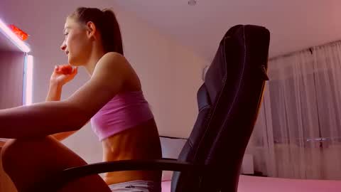 Mia online show from 12.04.25