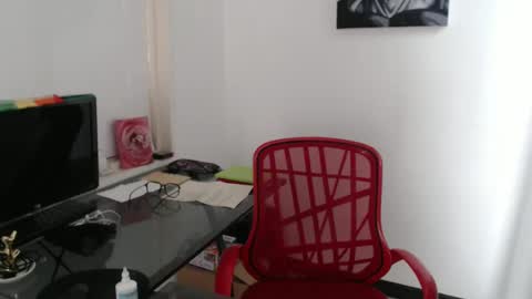 Snapshot of miapeyton chatting on 10.30.25 Mia Peyton   online show from 10.30.25