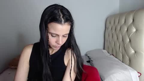 miarobinn_ online show from 12.02.24