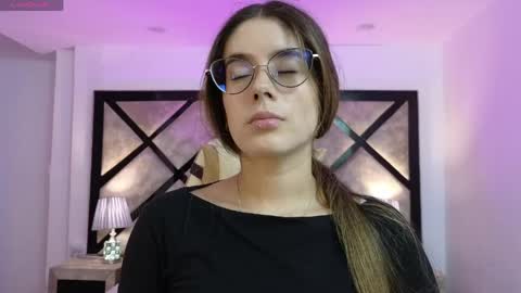 Mia online show from 04.13.26