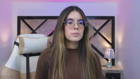 Snapshot of miasilverr chatting on 05.19.26 Mia online show from 05.19.26