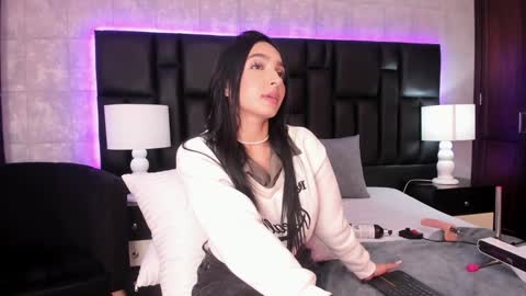 Mia Sweetth online show from 12.27.24