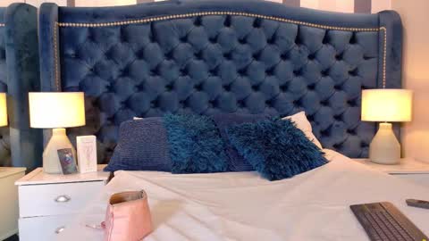 Mia online show from 02.06.26