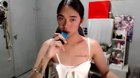Snapshot of miatrixs chatting on 03.25.26 Mia online show from 03.25.26