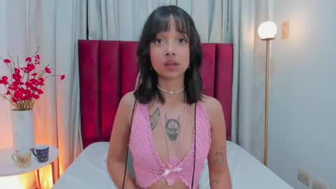 Snapshot of miavalente chatting on 01.10.25 MiaValente online show from 01.10.25