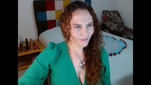 Snapshot of miavellvett chatting on 10.05.25 miavellvett online show from 10.05.25