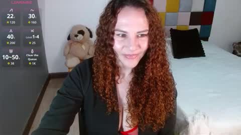 Snapshot of miavellvett chatting on 10.13.25 miavellvett online show from 10.13.25