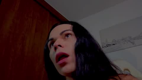 Mia online show from 10.04.25