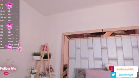 Mia Villalobos online show from 01.08.25