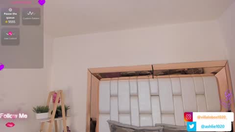 Mia Villalobos online show from 01.10.25