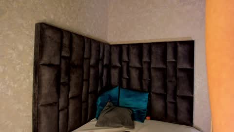 Mia Villalobos online show from 01.14.25