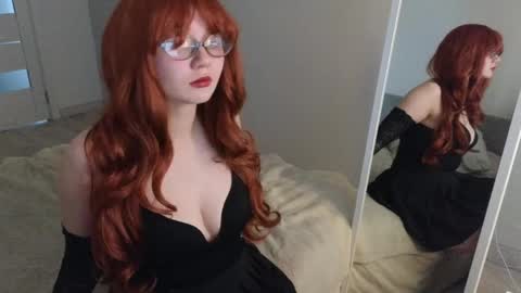Snapshot of miaweil chatting on 05.27.26 Mia online show from 05.27.26
