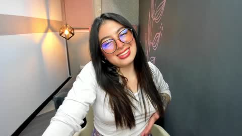 Snapshot of miawils_ chatting on 02.04.25 M I A W I L S online show from 02.04.25