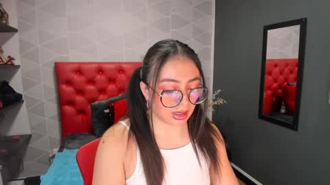 Snapshot of miawils_ chatting on 02.08.25 M I A W I L S online show from 02.08.25