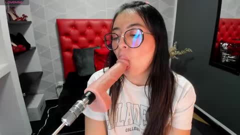 Snapshot of miawils_ chatting on 02.17.25 M I A W I L S online show from 02.17.25