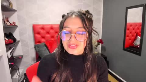 Snapshot of miawils_ chatting on 02.19.25 M I A W I L S online show from 02.19.25
