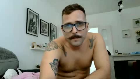 Snapshot of mich6921 chatting on 06.11.26 MILO MIAMI online show from 06.11.26