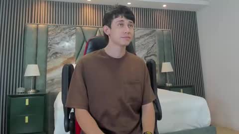 Snapshot of michaeel_blue chatting on 09.18.25 Michael online show from 09.18.25