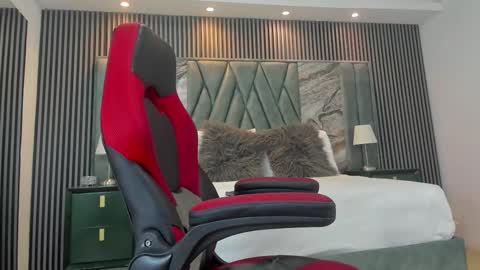 Snapshot of michaeel_blue chatting on 09.20.25 Michael online show from 09.20.25